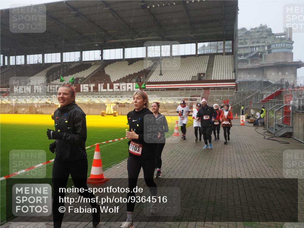 07.12.2025 - St. Pauli X-Mass-Run No. 15 Fabian Wolf http://msf.ph/oto/9364516 07.12.2025 10:06:56 Ziel 217, 366, 867, 972, 975, 1007, 1103, 1505, 1735, 1736, 2129, 3189, 3333, 4354, 4735, 4738 meine-sportfotos.de