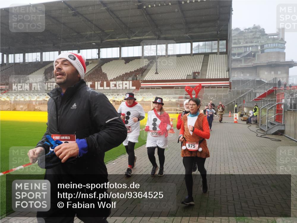 07.12.2025 - St. Pauli X-Mass-Run No. 15 Fabian Wolf http://msf.ph/oto/9364525 07.12.2025 10:06:59 Ziel 217, 366, 421, 792, 867, 972, 975, 1007, 1103, 1505, 1572, 1735, 1736, 2129, 3189, 3945, 4354, 4735, 4738 meine-sportfotos.de