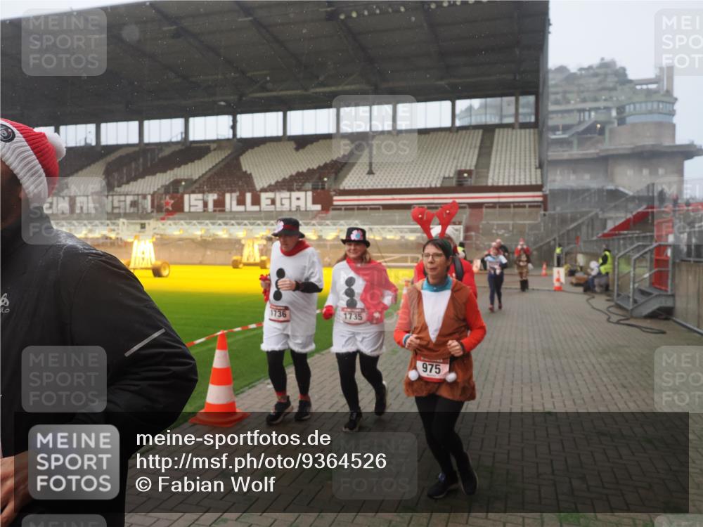07.12.2025 - St. Pauli X-Mass-Run No. 15 Fabian Wolf http://msf.ph/oto/9364526 07.12.2025 10:06:59 Ziel 217, 366, 421, 792, 867, 972, 975, 1007, 1103, 1505, 1572, 1735, 1736, 2129, 3189, 3945, 4354, 4735, 4738 meine-sportfotos.de