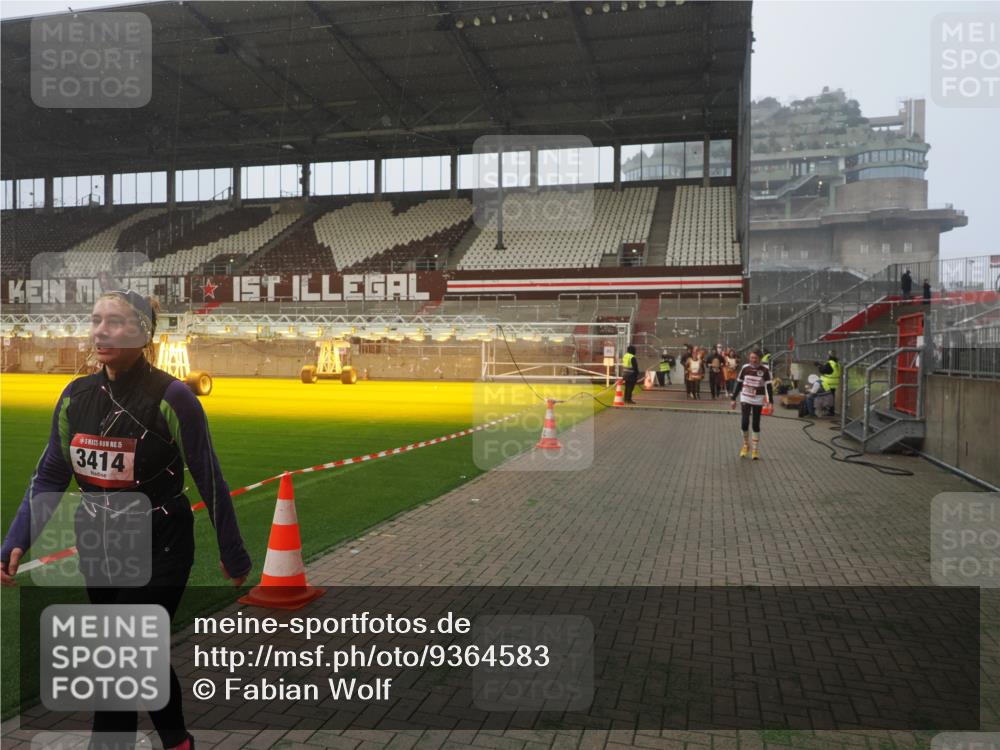 07.12.2025 - St. Pauli X-Mass-Run No. 15 Fabian Wolf http://msf.ph/oto/9364583 07.12.2025 10:07:16 Ziel 421, 517, 685, 792, 1187, 1572, 2983, 3414, 3945 meine-sportfotos.de