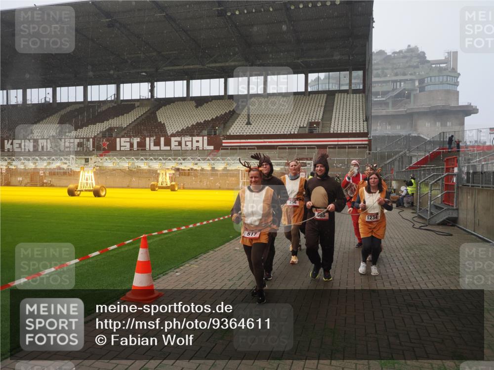 07.12.2025 - St. Pauli X-Mass-Run No. 15 Fabian Wolf http://msf.ph/oto/9364611 07.12.2025 10:07:26 Ziel 256, 265, 272, 517, 657, 685, 716, 767, 1187, 1234, 1543, 2983, 3003 meine-sportfotos.de