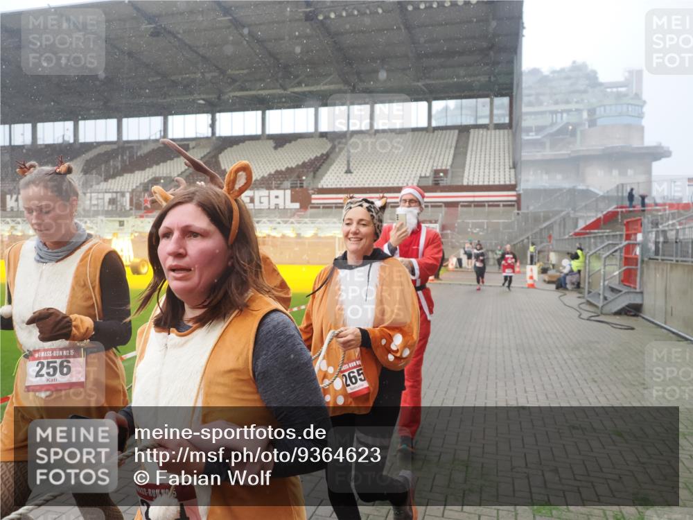 07.12.2025 - St. Pauli X-Mass-Run No. 15 Fabian Wolf http://msf.ph/oto/9364623 07.12.2025 10:07:29 Ziel 256, 265, 272, 517, 657, 685, 716, 767, 1187, 1234, 1543, 3003 meine-sportfotos.de