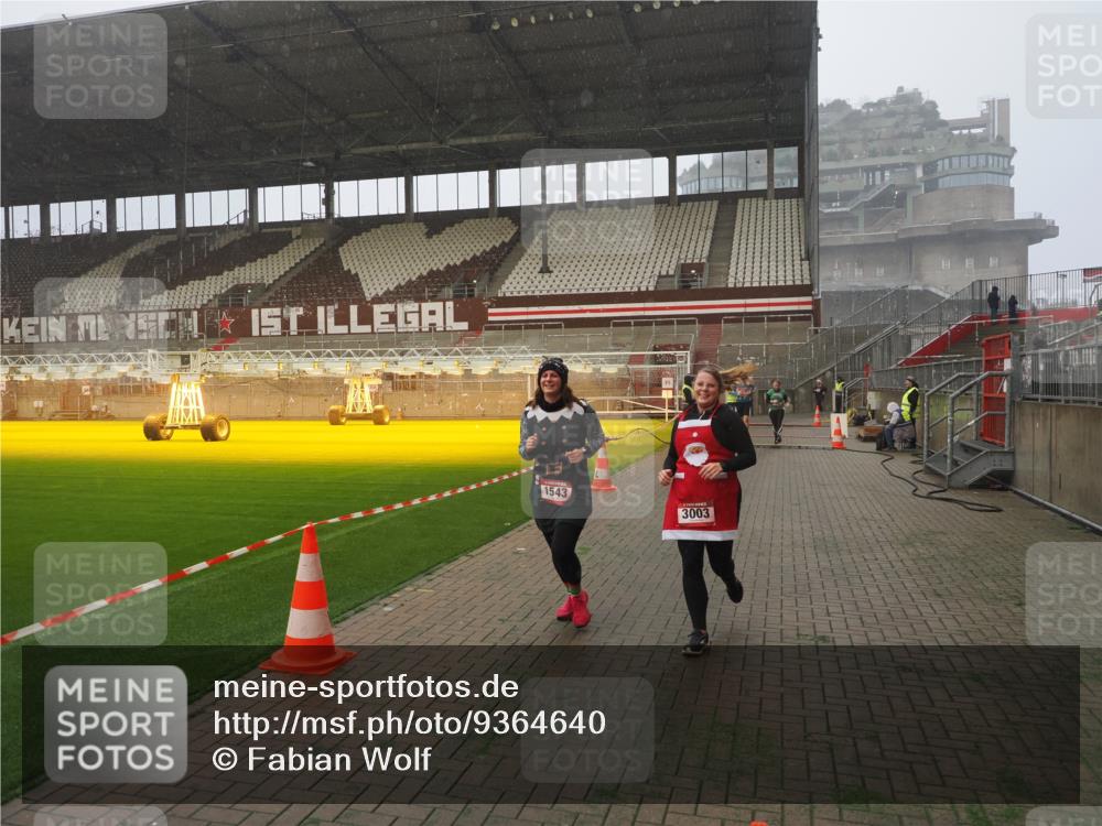 07.12.2025 - St. Pauli X-Mass-Run No. 15 Fabian Wolf http://msf.ph/oto/9364640 07.12.2025 10:07:34 Ziel 256, 265, 272, 517, 657, 685, 716, 767, 1187, 1234, 1447, 1449, 1543, 3003 meine-sportfotos.de