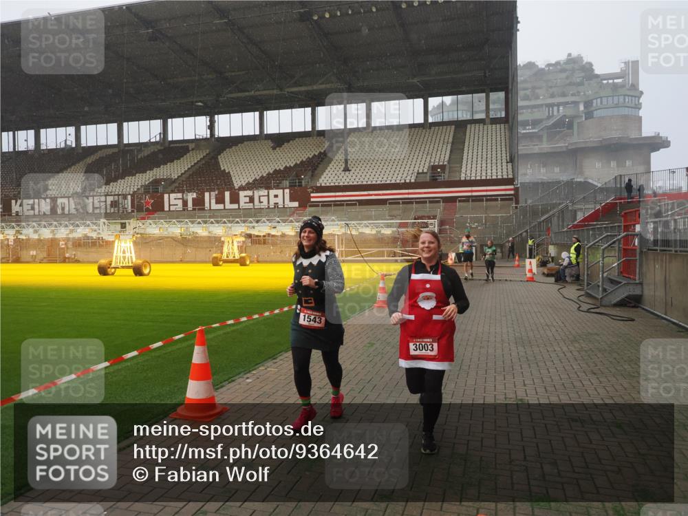 07.12.2025 - St. Pauli X-Mass-Run No. 15 Fabian Wolf http://msf.ph/oto/9364642 07.12.2025 10:07:35 Ziel 256, 265, 272, 517, 657, 685, 716, 767, 1187, 1234, 1447, 1449, 1543, 3003 meine-sportfotos.de