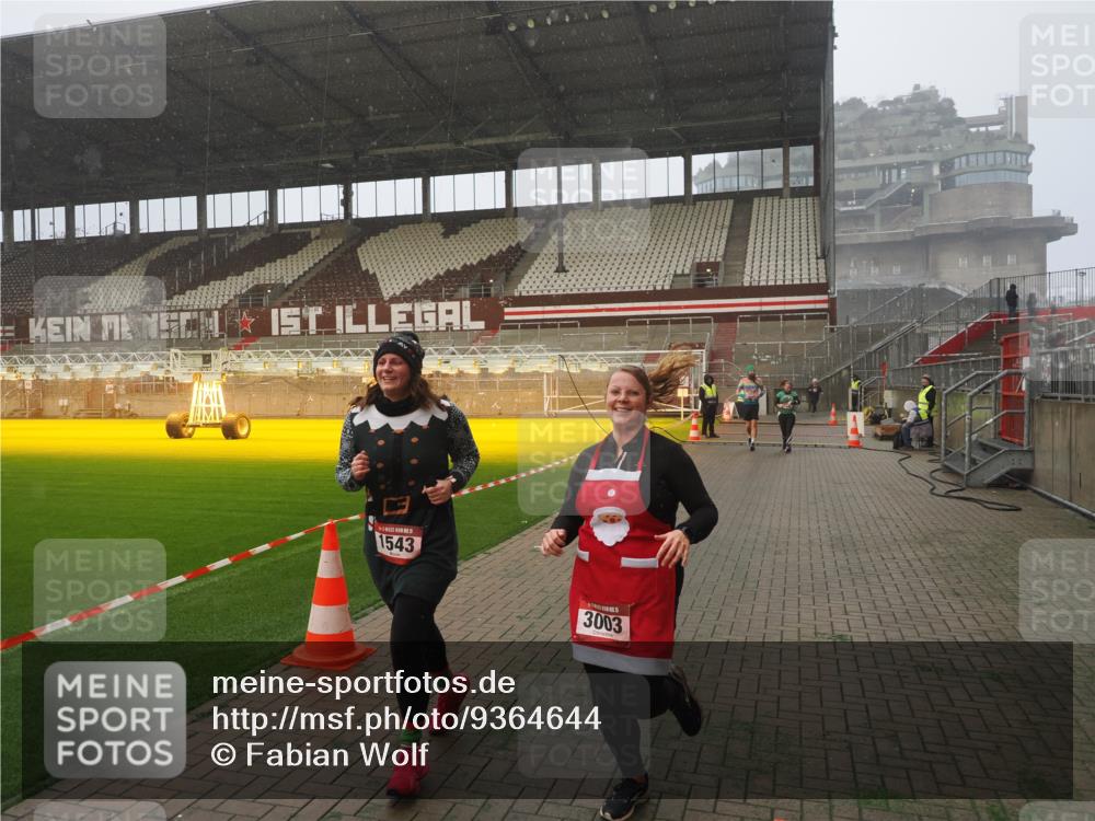 07.12.2025 - St. Pauli X-Mass-Run No. 15 Fabian Wolf http://msf.ph/oto/9364644 07.12.2025 10:07:35 Ziel 256, 265, 272, 517, 657, 685, 716, 767, 1187, 1234, 1447, 1449, 1543, 3003 meine-sportfotos.de