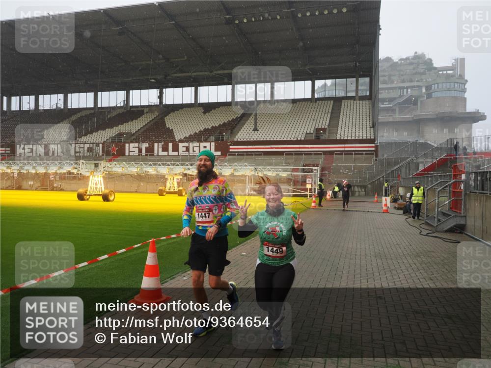 07.12.2025 - St. Pauli X-Mass-Run No. 15 Fabian Wolf http://msf.ph/oto/9364654 07.12.2025 10:07:42 Ziel 1447, 1449, 1543, 1905, 3003 meine-sportfotos.de