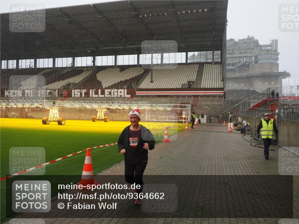 07.12.2025 - St. Pauli X-Mass-Run No. 15 Fabian Wolf http://msf.ph/oto/9364662 07.12.2025 10:07:49 Ziel 1447, 1449, 1905 meine-sportfotos.de