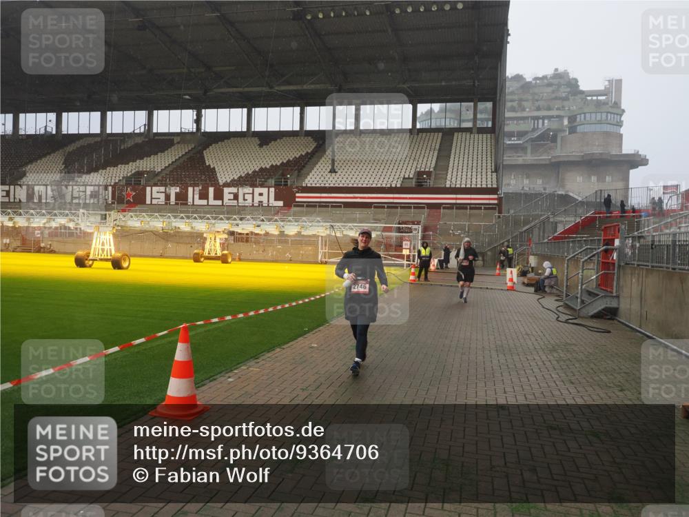 07.12.2025 - St. Pauli X-Mass-Run No. 15 Fabian Wolf http://msf.ph/oto/9364706 07.12.2025 10:08:23 Ziel 2650, 2691, 2746 meine-sportfotos.de