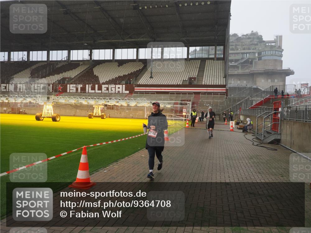 07.12.2025 - St. Pauli X-Mass-Run No. 15 Fabian Wolf http://msf.ph/oto/9364708 07.12.2025 10:08:23 Ziel 2650, 2691, 2746 meine-sportfotos.de
