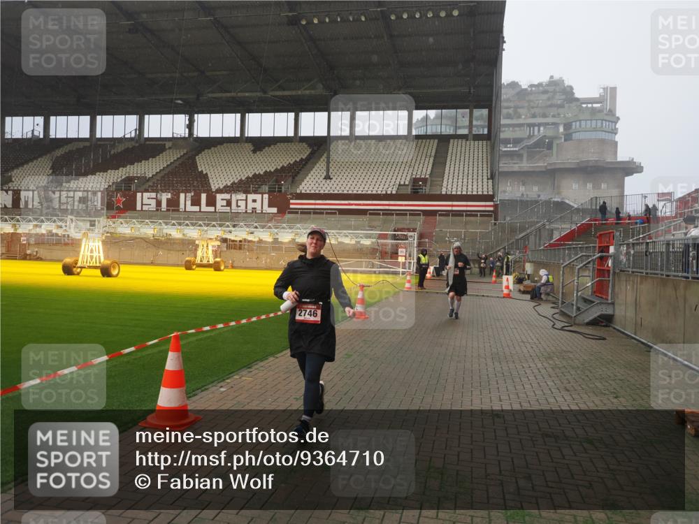 07.12.2025 - St. Pauli X-Mass-Run No. 15 Fabian Wolf http://msf.ph/oto/9364710 07.12.2025 10:08:24 Ziel 2650, 2746 meine-sportfotos.de