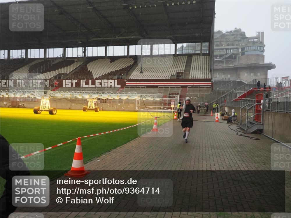 07.12.2025 - St. Pauli X-Mass-Run No. 15 Fabian Wolf http://msf.ph/oto/9364714 07.12.2025 10:08:25 Ziel 2650, 2746 meine-sportfotos.de