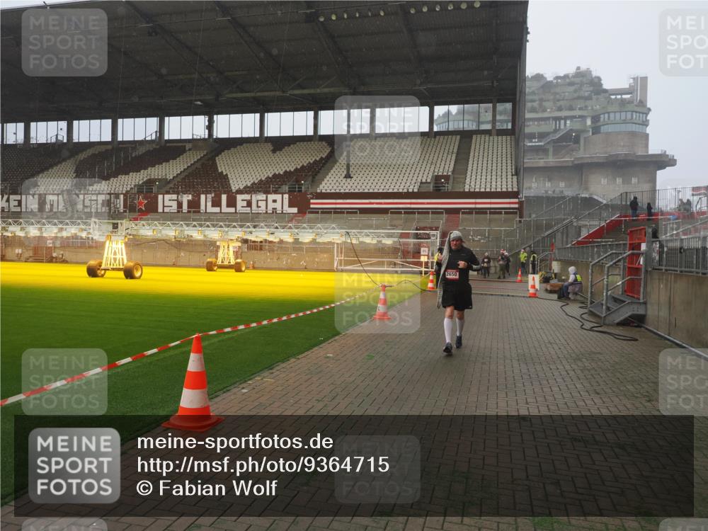 07.12.2025 - St. Pauli X-Mass-Run No. 15 Fabian Wolf http://msf.ph/oto/9364715 07.12.2025 10:08:25 Ziel 2650, 2746 meine-sportfotos.de