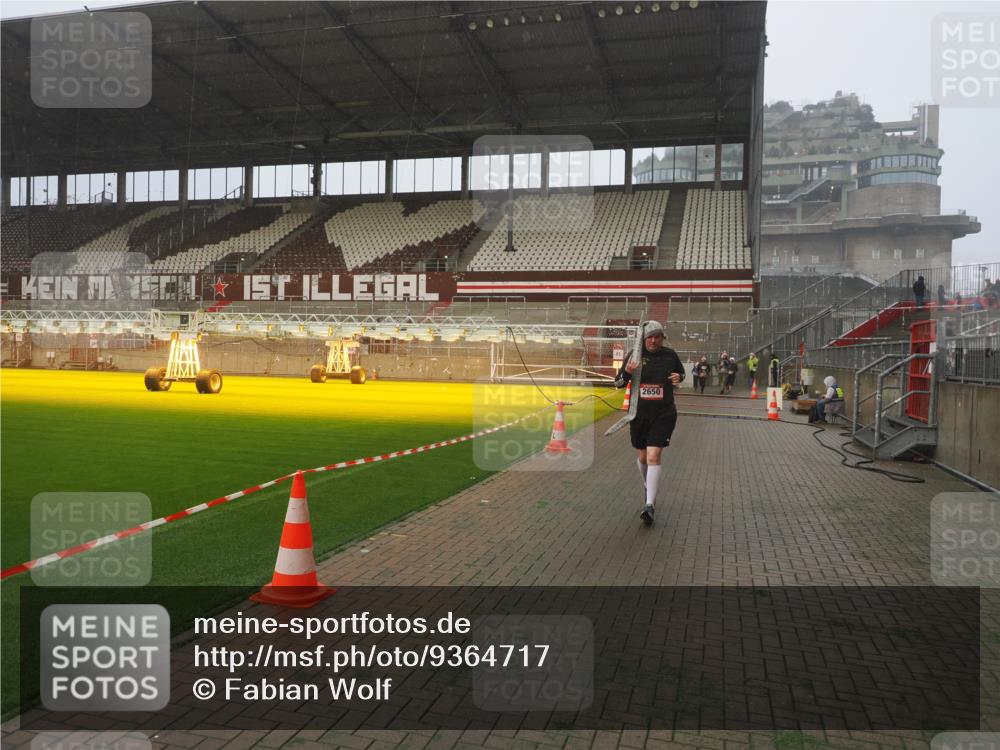 07.12.2025 - St. Pauli X-Mass-Run No. 15 Fabian Wolf http://msf.ph/oto/9364717 07.12.2025 10:08:26 Ziel 2650, 2746 meine-sportfotos.de
