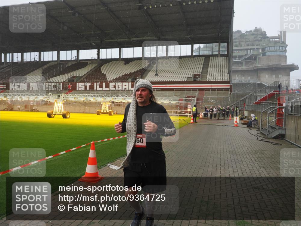 07.12.2025 - St. Pauli X-Mass-Run No. 15 Fabian Wolf http://msf.ph/oto/9364725 07.12.2025 10:08:28 Ziel 2650, 2746 meine-sportfotos.de