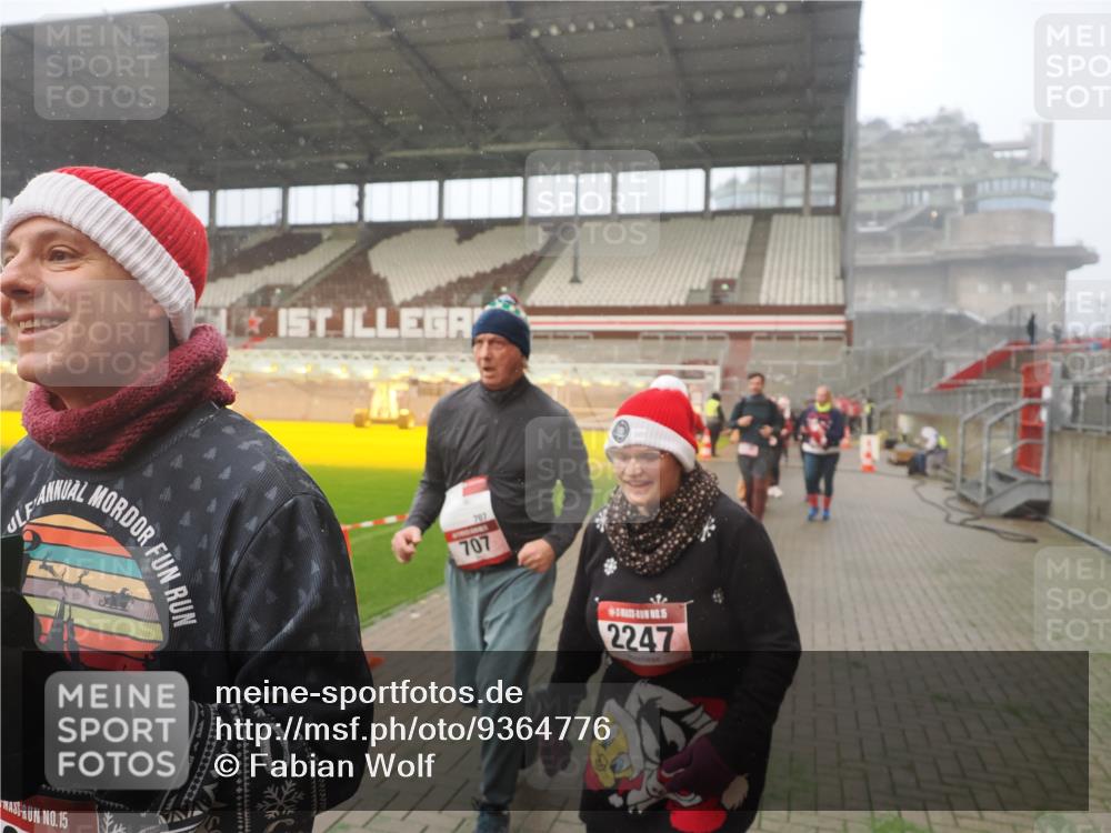 07.12.2025 - St. Pauli X-Mass-Run No. 15 Fabian Wolf http://msf.ph/oto/9364776 07.12.2025 10:08:47 Ziel 390, 707, 789, 947, 1002, 1031, 1176, 2247, 2248, 2521, 3212, 3332, 3335, 3495, 3671, 3759, 3904, 3907, 4205, 4232, 4234, 4451 meine-sportfotos.de