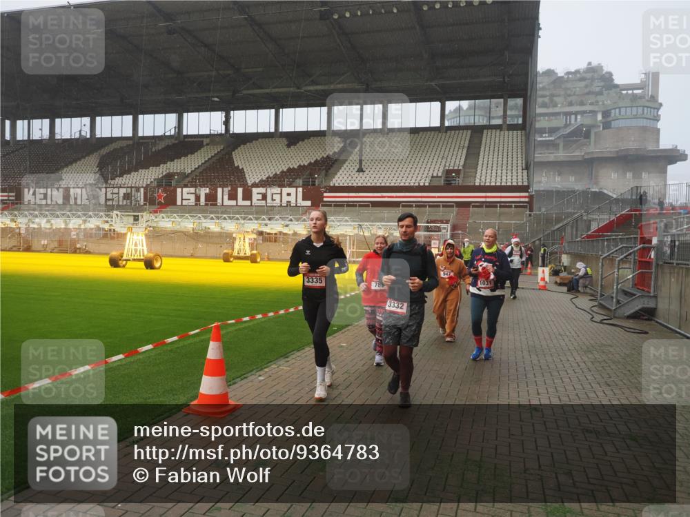 07.12.2025 - St. Pauli X-Mass-Run No. 15 Fabian Wolf http://msf.ph/oto/9364783 07.12.2025 10:08:50 Ziel 390, 707, 786, 789, 947, 1002, 1031, 1176, 2521, 3212, 3332, 3335, 3484, 3495, 3671, 3759, 3904, 3907, 4205, 4232, 4234, 4451 meine-sportfotos.de
