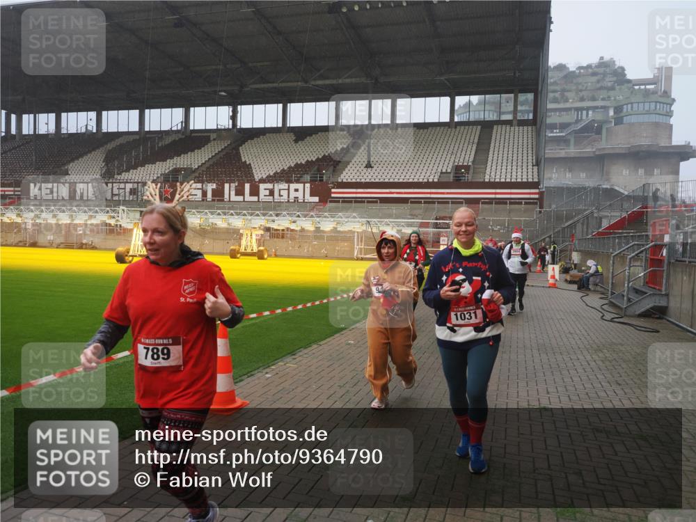 07.12.2025 - St. Pauli X-Mass-Run No. 15 Fabian Wolf http://msf.ph/oto/9364790 07.12.2025 10:08:52 Ziel 19, 390, 707, 786, 789, 947, 1002, 1031, 1176, 2521, 3212, 3300, 3332, 3335, 3484, 3671, 3891, 3904, 3907, 4232, 4234, 4451 meine-sportfotos.de