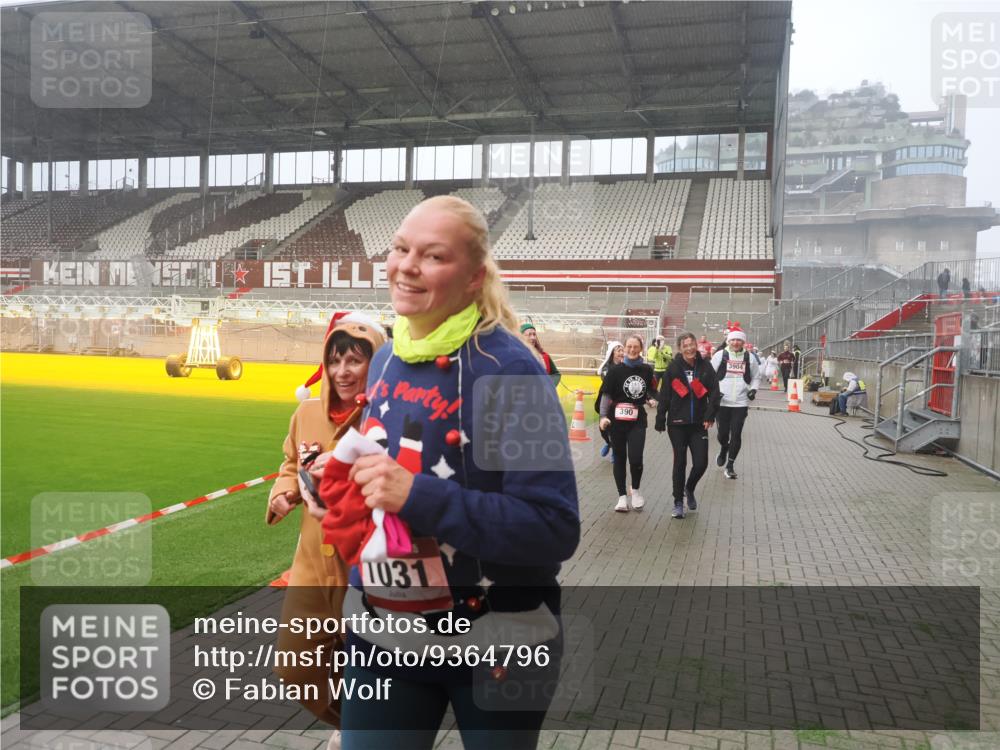 07.12.2025 - St. Pauli X-Mass-Run No. 15 Fabian Wolf http://msf.ph/oto/9364796 07.12.2025 10:08:53 Ziel 19, 390, 707, 786, 789, 947, 1002, 1031, 1176, 1570, 2126, 2521, 3212, 3300, 3332, 3335, 3484, 3671, 3891, 3904, 3907, 4232, 4234, 4451 meine-sportfotos.de