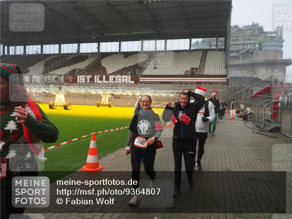 07.12.2025 - St. Pauli X-Mass-Run No. 15 Fabian Wolf http://msf.ph/oto/9364807 07.12.2025 10:08:55 Ziel 19, 390, 707, 786, 789, 947, 1002, 1031, 1176, 1570, 2126, 2521, 3212, 3300, 3332, 3335, 3484, 3671, 3891, 3904, 3907, 4066, 4067, 4068 meine-sportfotos.de