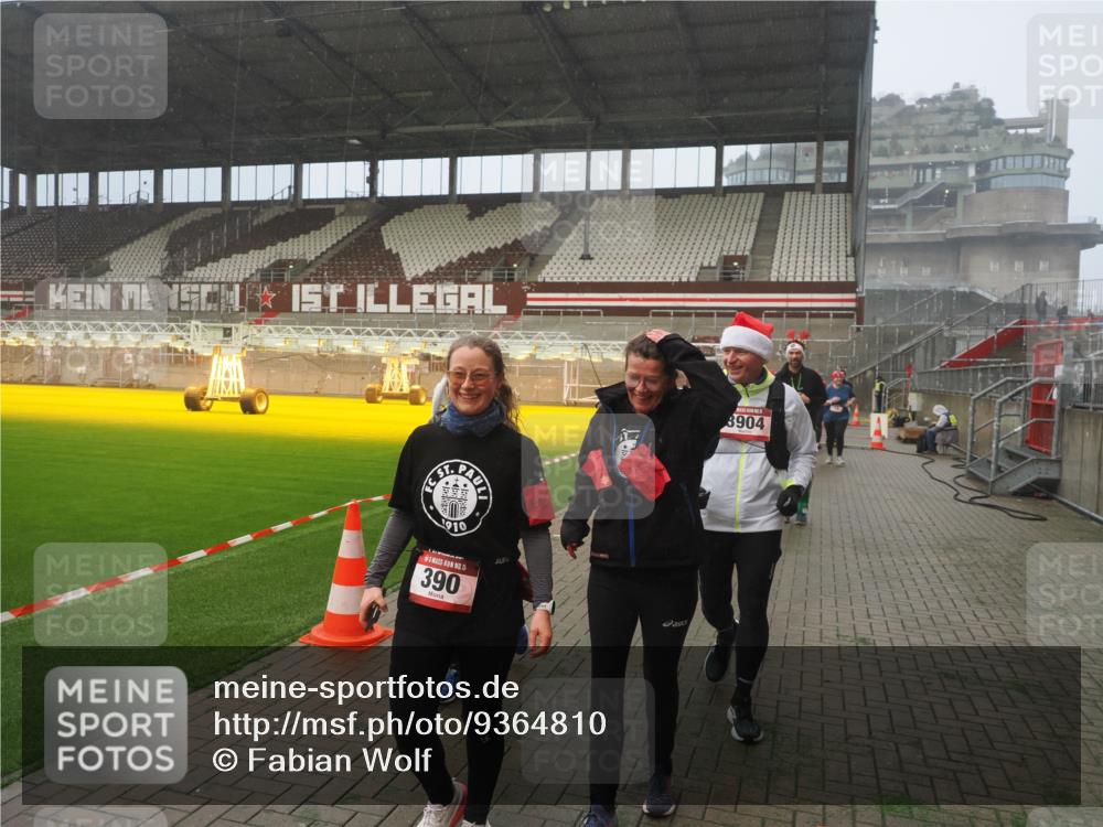 07.12.2025 - St. Pauli X-Mass-Run No. 15 Fabian Wolf http://msf.ph/oto/9364810 07.12.2025 10:08:56 Ziel 19, 390, 707, 786, 789, 947, 1002, 1031, 1176, 1570, 2126, 2521, 3212, 3300, 3332, 3335, 3484, 3671, 3891, 3904, 3907, 4066, 4067, 4068 meine-sportfotos.de