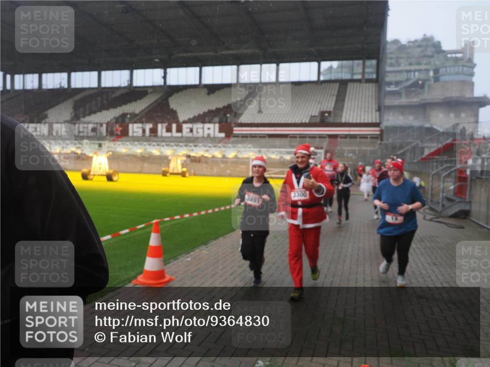 07.12.2025 - St. Pauli X-Mass-Run No. 15 Fabian Wolf http://msf.ph/oto/9364830 07.12.2025 10:09:00 Ziel 19, 390, 786, 789, 947, 1002, 1176, 1461, 1465, 1570, 1575, 1576, 2126, 2521, 3300, 3332, 3335, 3484, 3891, 3904, 3907, 4066, 4067, 4068 meine-sportfotos.de