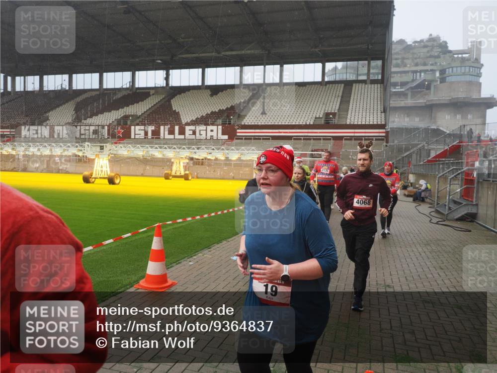 07.12.2025 - St. Pauli X-Mass-Run No. 15 Fabian Wolf http://msf.ph/oto/9364837 07.12.2025 10:09:02 Ziel 19, 390, 786, 1176, 1461, 1465, 1570, 1575, 1576, 2126, 2521, 3300, 3484, 3891, 3904, 3907, 4066, 4067, 4068, 4113 meine-sportfotos.de