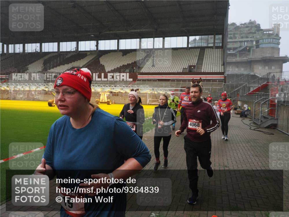 07.12.2025 - St. Pauli X-Mass-Run No. 15 Fabian Wolf http://msf.ph/oto/9364839 07.12.2025 10:09:02 Ziel 19, 390, 786, 1176, 1461, 1465, 1570, 1575, 1576, 2126, 2521, 3300, 3484, 3891, 3904, 3907, 4066, 4067, 4068, 4113 meine-sportfotos.de