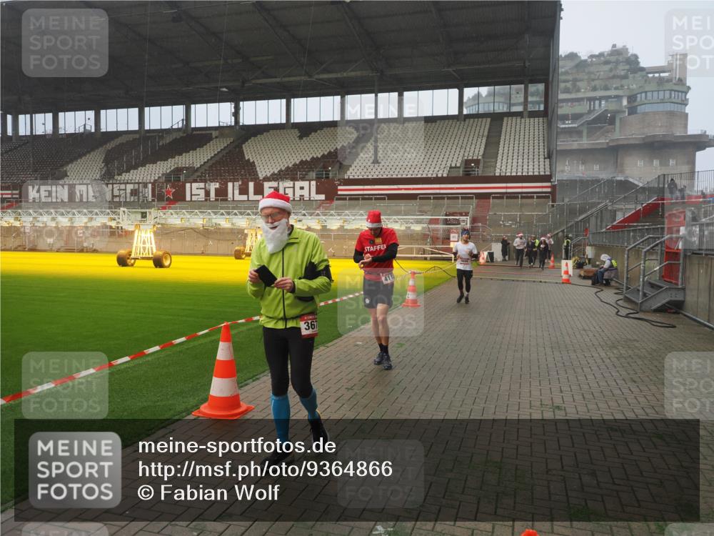 07.12.2025 - St. Pauli X-Mass-Run No. 15 Fabian Wolf http://msf.ph/oto/9364866 07.12.2025 10:09:10 Ziel 19, 1461, 1465, 1570, 1575, 1576, 2126, 3300, 3891, 4066, 4067, 4068, 4113, 4666 meine-sportfotos.de