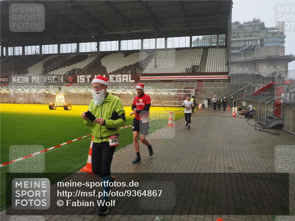 07.12.2025 - St. Pauli X-Mass-Run No. 15 Fabian Wolf http://msf.ph/oto/9364867 07.12.2025 10:09:10 Ziel 19, 1461, 1465, 1570, 1575, 1576, 2126, 3300, 3891, 4066, 4067, 4068, 4113, 4666 meine-sportfotos.de