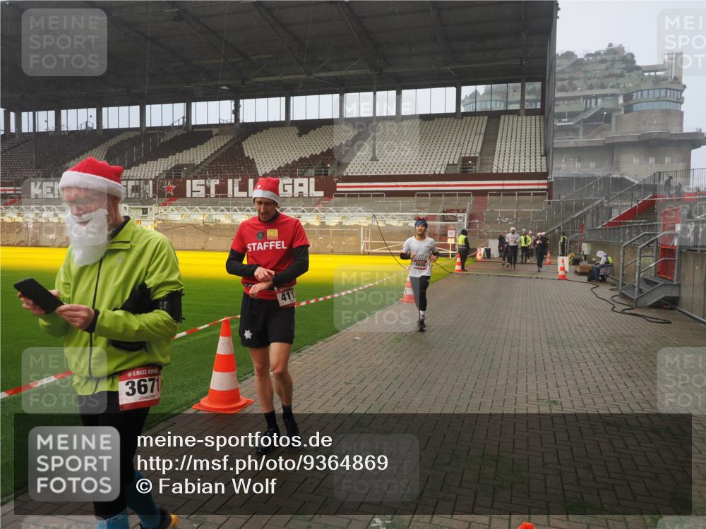 07.12.2025 - St. Pauli X-Mass-Run No. 15 Fabian Wolf http://msf.ph/oto/9364869 07.12.2025 10:09:12 Ziel 881, 896, 960, 1461, 1465, 1570, 1575, 1576, 2126, 3300, 3891, 4066, 4067, 4068, 4113, 4666 meine-sportfotos.de