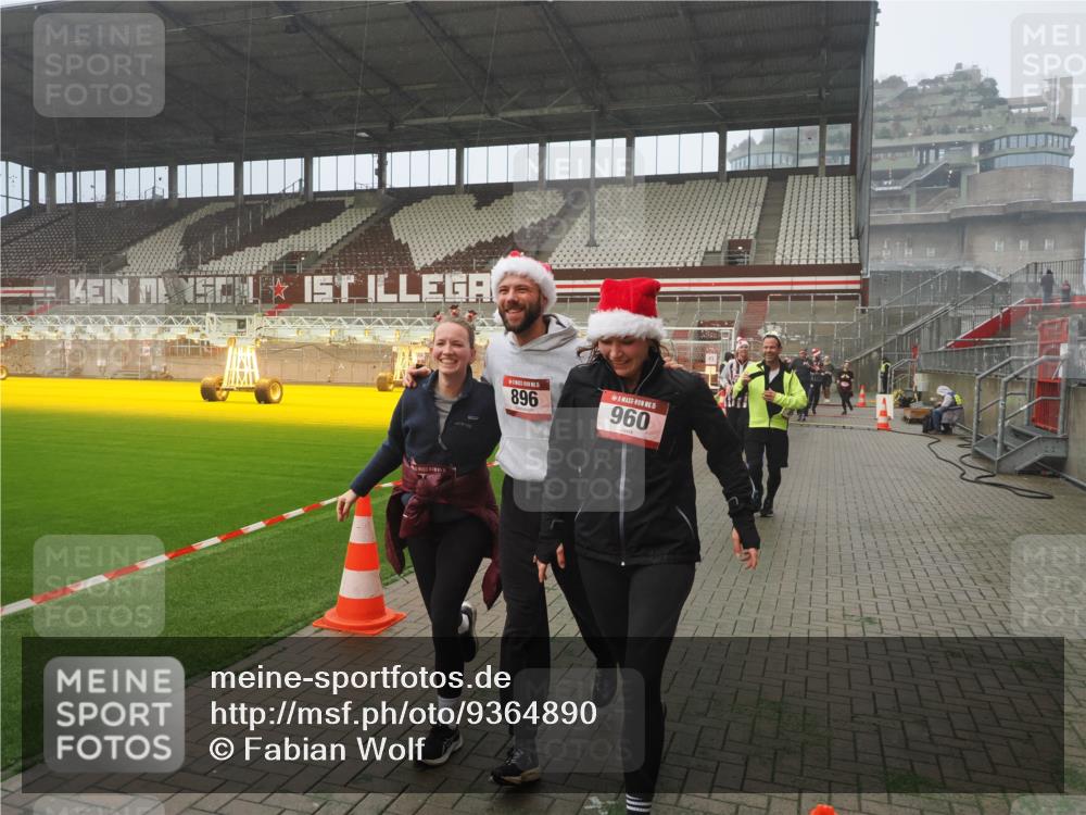 07.12.2025 - St. Pauli X-Mass-Run No. 15 Fabian Wolf http://msf.ph/oto/9364890 07.12.2025 10:09:21 Ziel 881, 896, 899, 960, 1243, 1248, 1718, 3493, 3756, 4113, 4666 meine-sportfotos.de