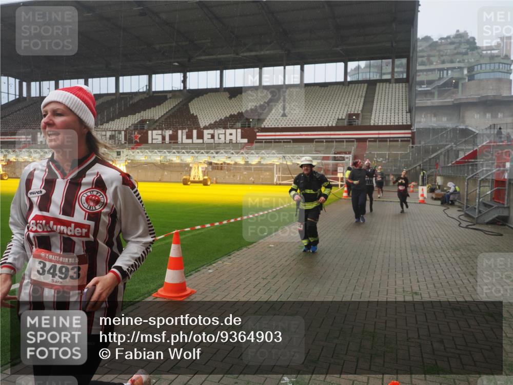 07.12.2025 - St. Pauli X-Mass-Run No. 15 Fabian Wolf http://msf.ph/oto/9364903 07.12.2025 10:09:25 Ziel 800, 881, 896, 899, 960, 1243, 1248, 1718, 3493, 3756 meine-sportfotos.de