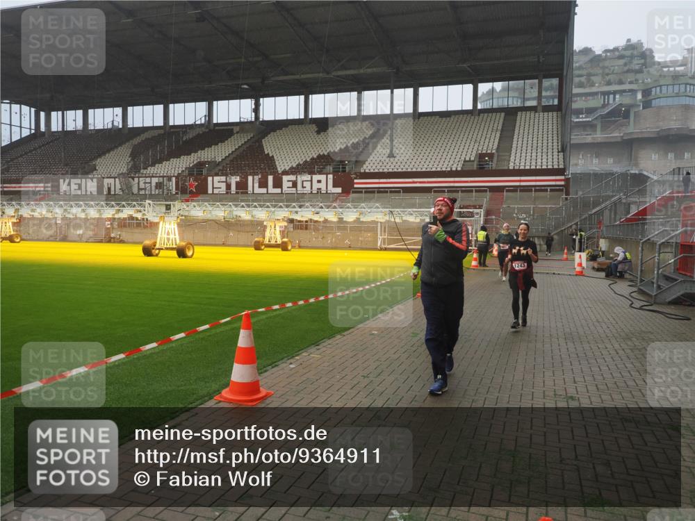 07.12.2025 - St. Pauli X-Mass-Run No. 15 Fabian Wolf http://msf.ph/oto/9364911 07.12.2025 10:09:28 Ziel 800, 881, 896, 899, 960, 1243, 1248, 1718, 3493, 3756 meine-sportfotos.de