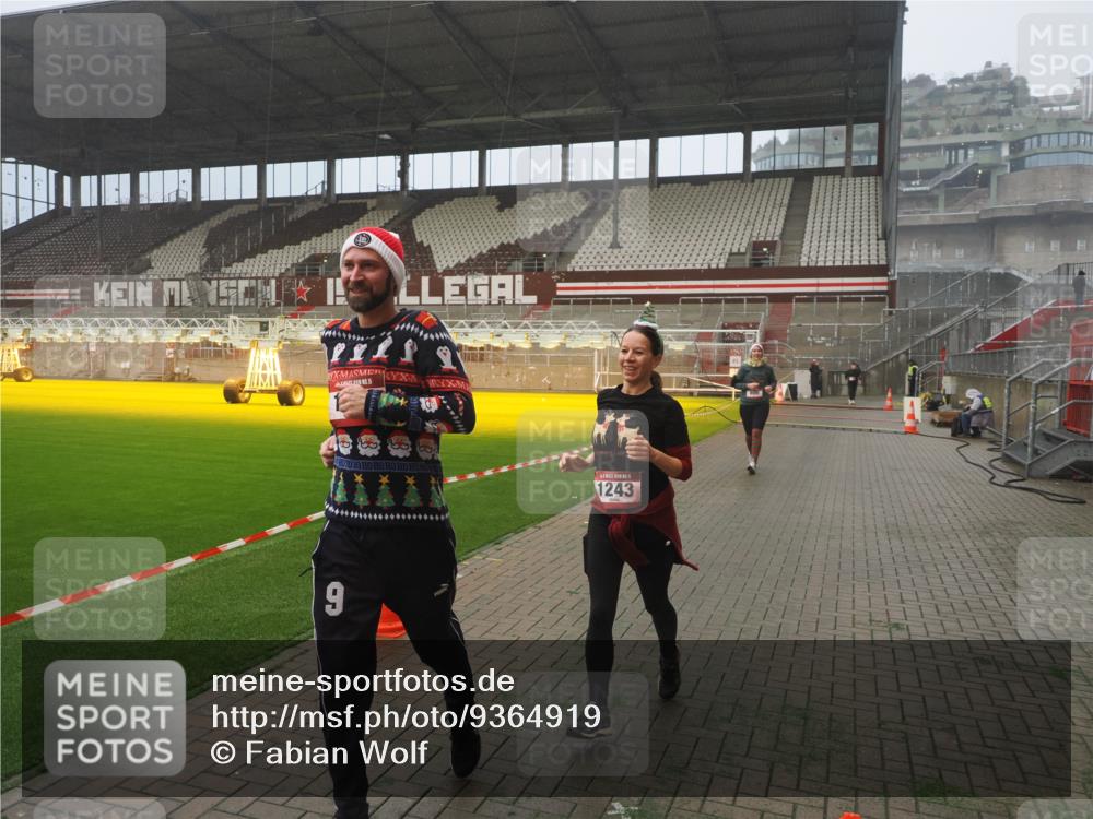 07.12.2025 - St. Pauli X-Mass-Run No. 15 Fabian Wolf http://msf.ph/oto/9364919 07.12.2025 10:09:30 Ziel 800, 881, 896, 899, 960, 1243, 1248, 1718, 3493, 3756 meine-sportfotos.de