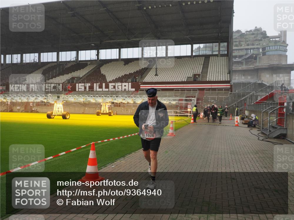 07.12.2025 - St. Pauli X-Mass-Run No. 15 Fabian Wolf http://msf.ph/oto/9364940 07.12.2025 10:09:50 Ziel 989, 1026, 1172, 1191, 1256, 1257, 1678 meine-sportfotos.de