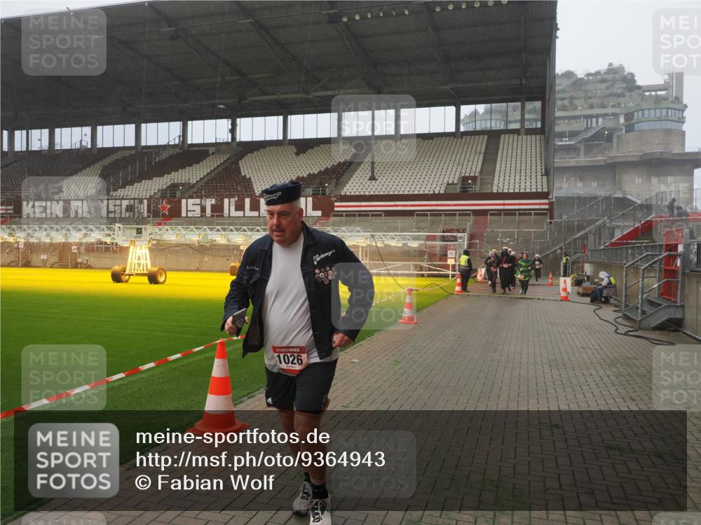 07.12.2025 - St. Pauli X-Mass-Run No. 15 Fabian Wolf http://msf.ph/oto/9364943 07.12.2025 10:09:50 Ziel 989, 1026, 1172, 1191, 1256, 1257, 1678 meine-sportfotos.de