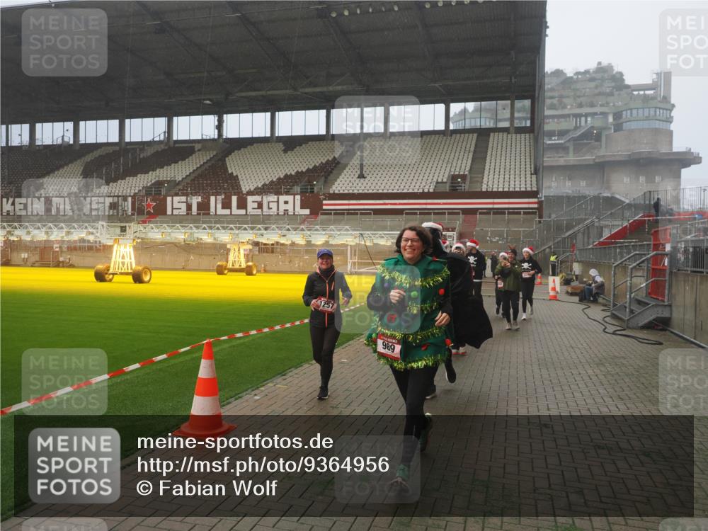 07.12.2025 - St. Pauli X-Mass-Run No. 15 Fabian Wolf http://msf.ph/oto/9364956 07.12.2025 10:09:58 Ziel 989, 1026, 1256, 1257, 1678, 2502, 2504, 2560, 3245, 3246, 3410, 3411 meine-sportfotos.de
