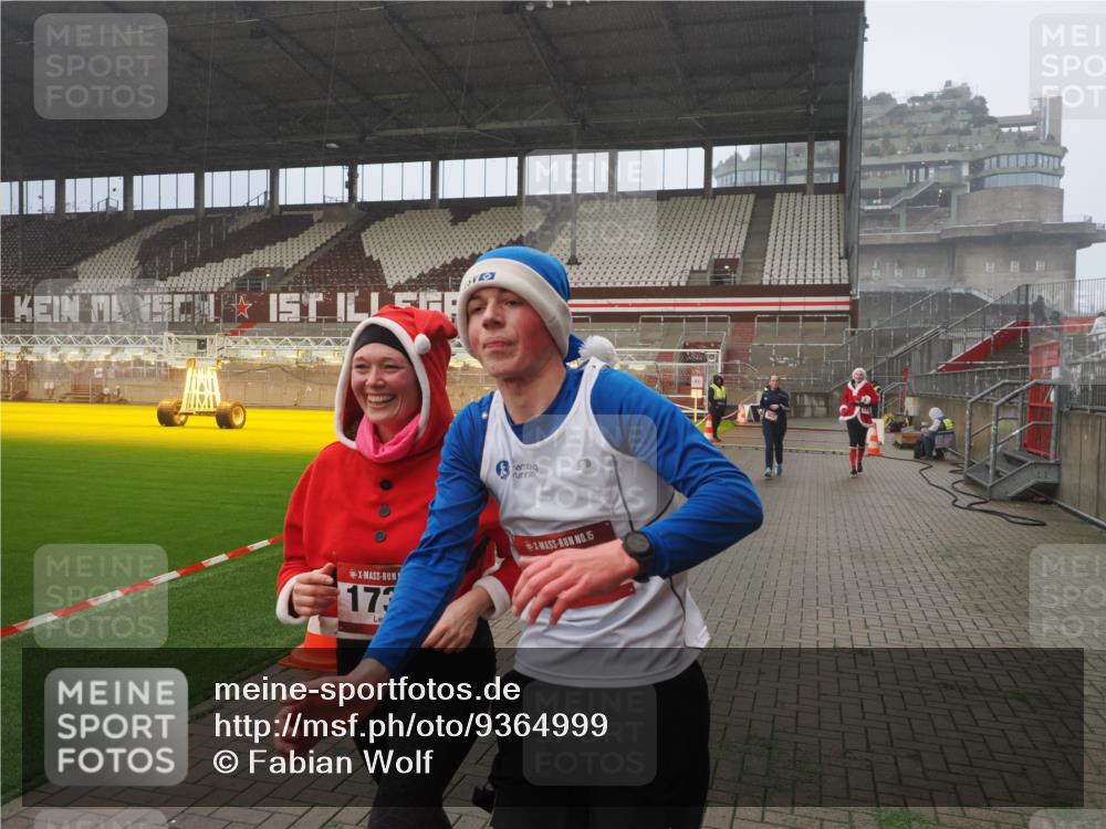 07.12.2025 - St. Pauli X-Mass-Run No. 15 Fabian Wolf http://msf.ph/oto/9364999 07.12.2025 10:10:12 Ziel 962, 1399, 1732, 3245, 3246, 3410, 3411, 4358, 4507 meine-sportfotos.de