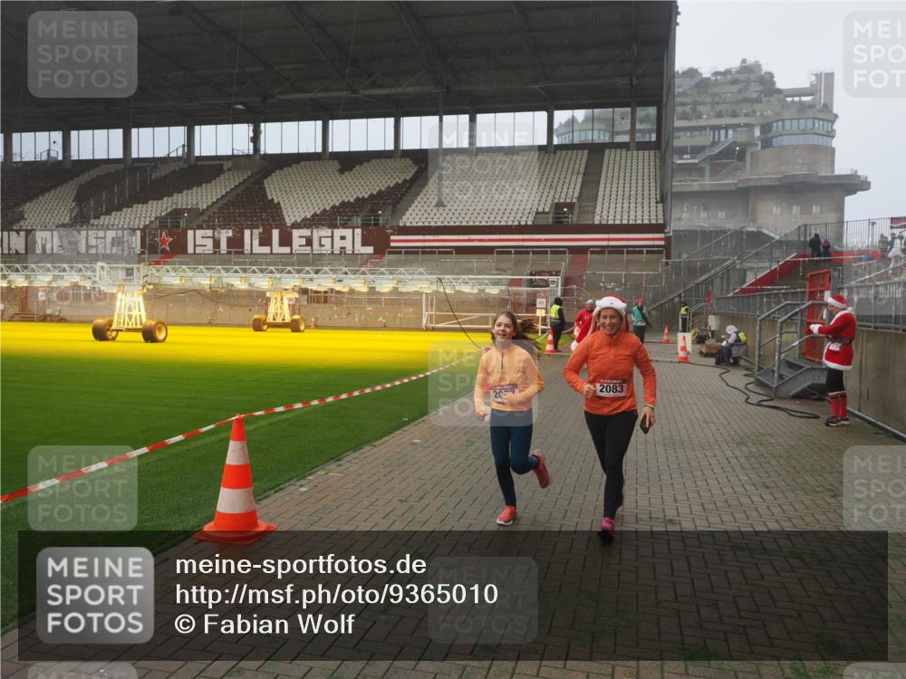 07.12.2025 - St. Pauli X-Mass-Run No. 15 Fabian Wolf http://msf.ph/oto/9365010 07.12.2025 10:10:26 Ziel 550, 962, 1399, 1571, 2083, 2087, 4358, 4507 meine-sportfotos.de