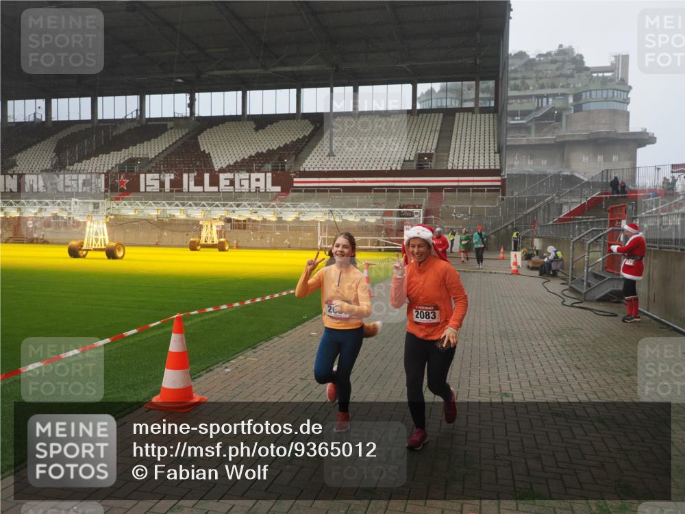 07.12.2025 - St. Pauli X-Mass-Run No. 15 Fabian Wolf http://msf.ph/oto/9365012 07.12.2025 10:10:26 Ziel 550, 962, 1399, 1571, 2083, 2087, 4358, 4507 meine-sportfotos.de