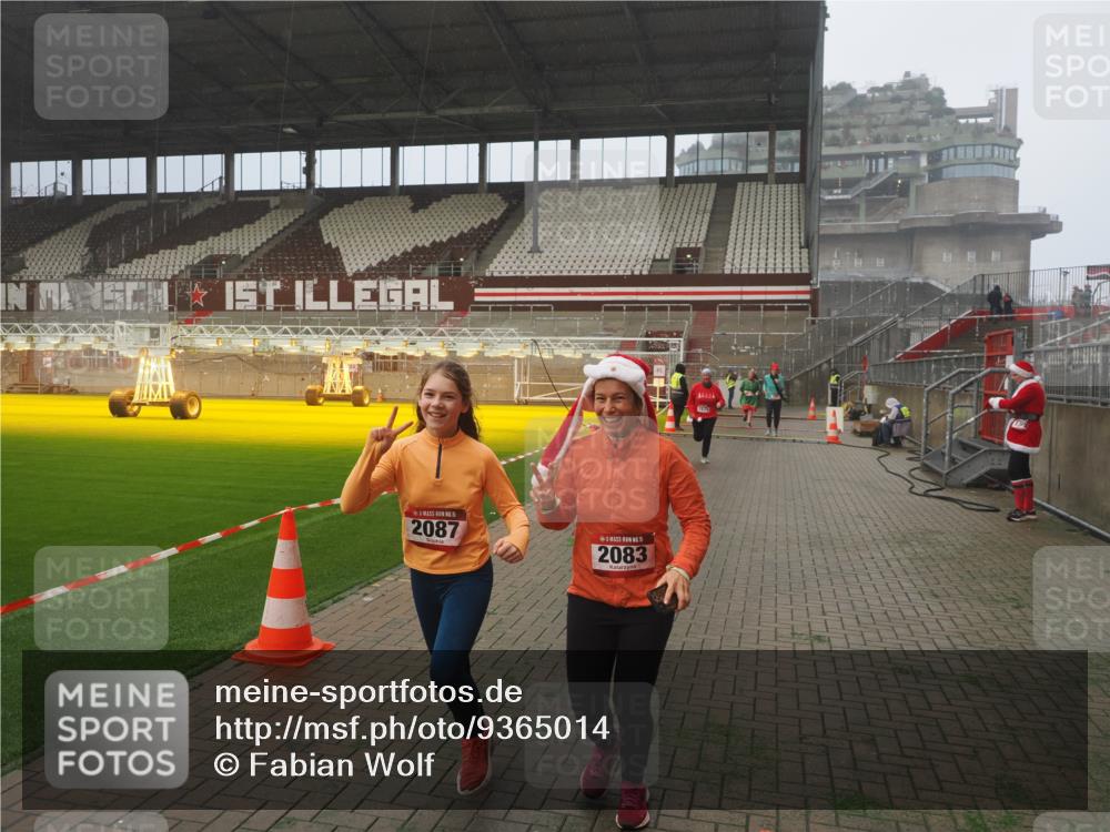 07.12.2025 - St. Pauli X-Mass-Run No. 15 Fabian Wolf http://msf.ph/oto/9365014 07.12.2025 10:10:27 Ziel 550, 962, 964, 1399, 1571, 2083, 2087, 4358, 4507 meine-sportfotos.de