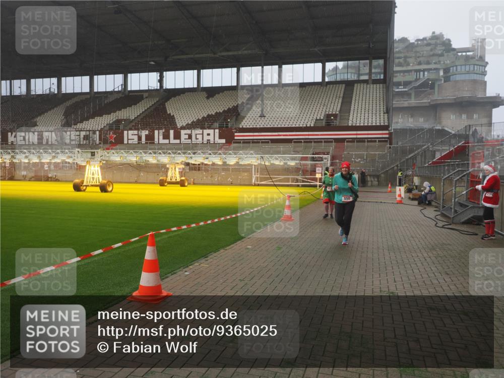 07.12.2025 - St. Pauli X-Mass-Run No. 15 Fabian Wolf http://msf.ph/oto/9365025 07.12.2025 10:10:32 Ziel 550, 964, 1571, 2083, 2087 meine-sportfotos.de