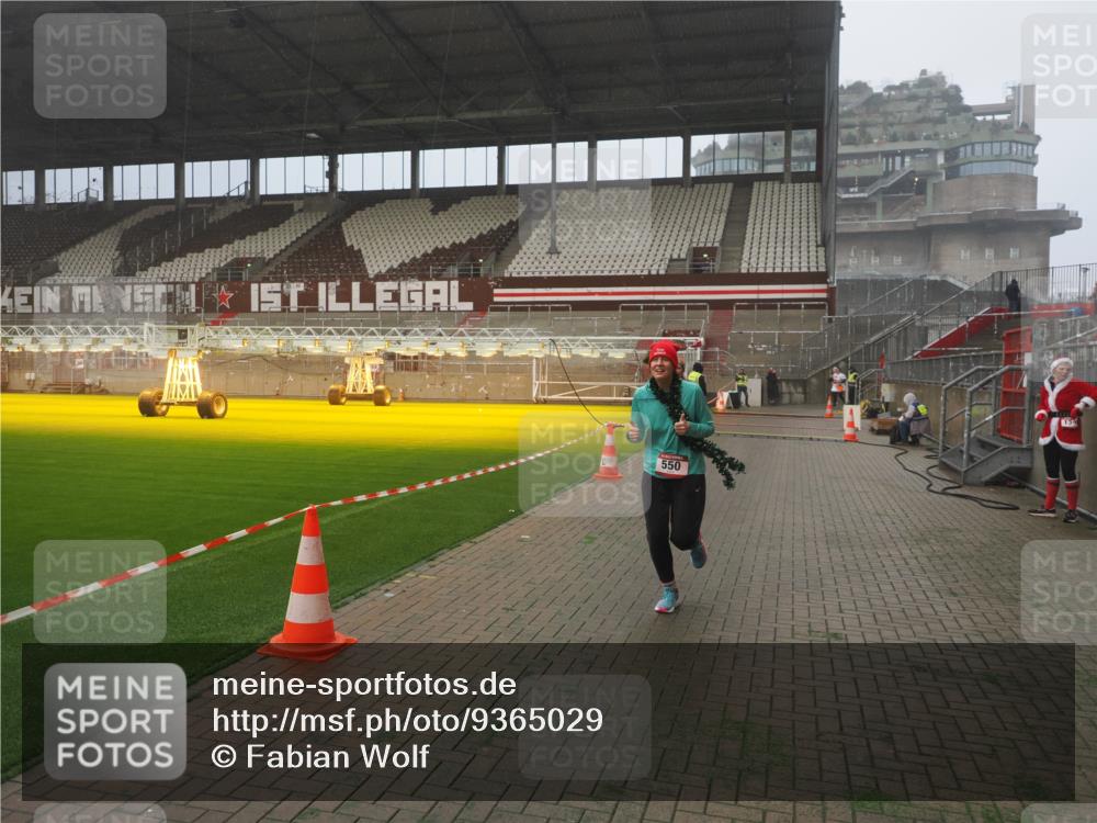 07.12.2025 - St. Pauli X-Mass-Run No. 15 Fabian Wolf http://msf.ph/oto/9365029 07.12.2025 10:10:33 Ziel 550, 964, 1571, 2083, 2087 meine-sportfotos.de
