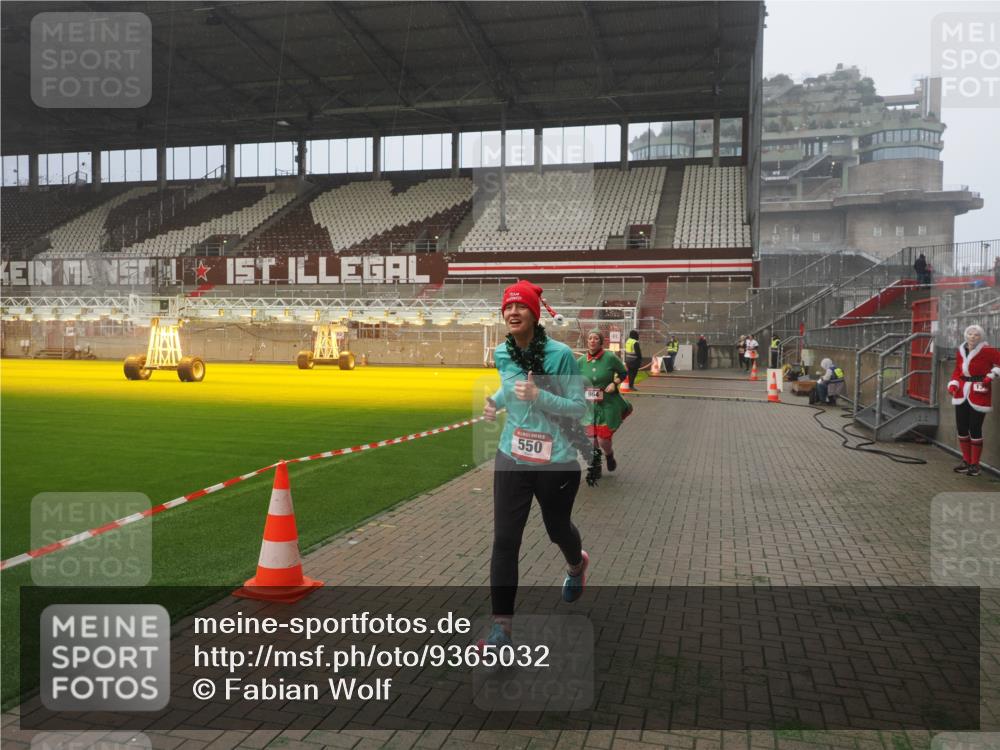07.12.2025 - St. Pauli X-Mass-Run No. 15 Fabian Wolf http://msf.ph/oto/9365032 07.12.2025 10:10:34 Ziel 550, 964, 1571, 2083, 2087 meine-sportfotos.de