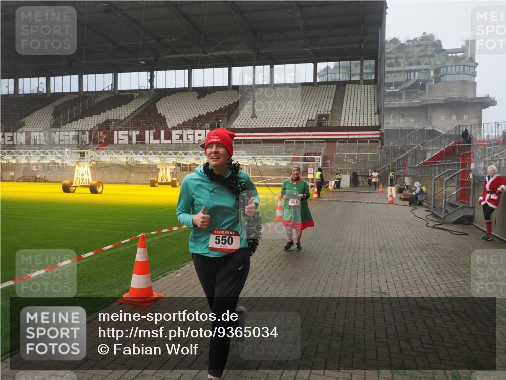 07.12.2025 - St. Pauli X-Mass-Run No. 15 Fabian Wolf http://msf.ph/oto/9365034 07.12.2025 10:10:34 Ziel 550, 964, 1571, 2083, 2087 meine-sportfotos.de