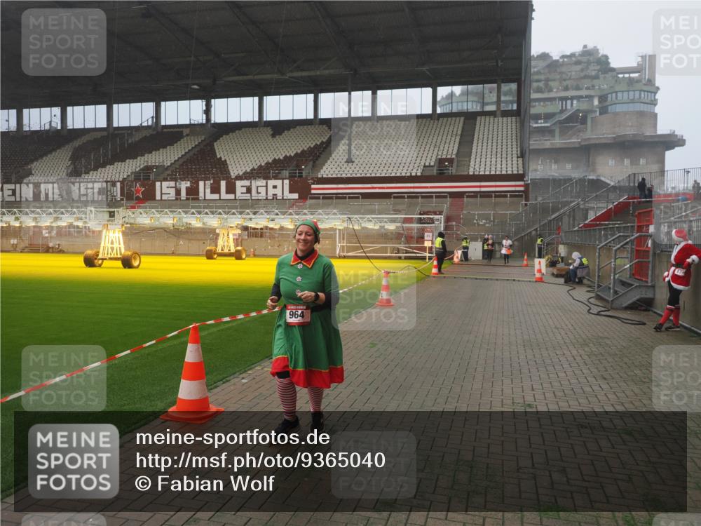07.12.2025 - St. Pauli X-Mass-Run No. 15 Fabian Wolf http://msf.ph/oto/9365040 07.12.2025 10:10:35 Ziel 550, 964, 1571, 2083, 2087 meine-sportfotos.de