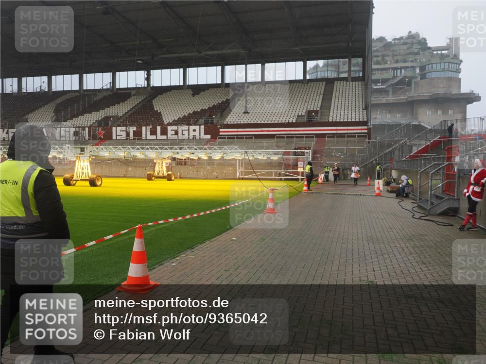 07.12.2025 - St. Pauli X-Mass-Run No. 15 Fabian Wolf http://msf.ph/oto/9365042 07.12.2025 10:10:37 Ziel 550, 964, 1571, 2083, 2087 meine-sportfotos.de