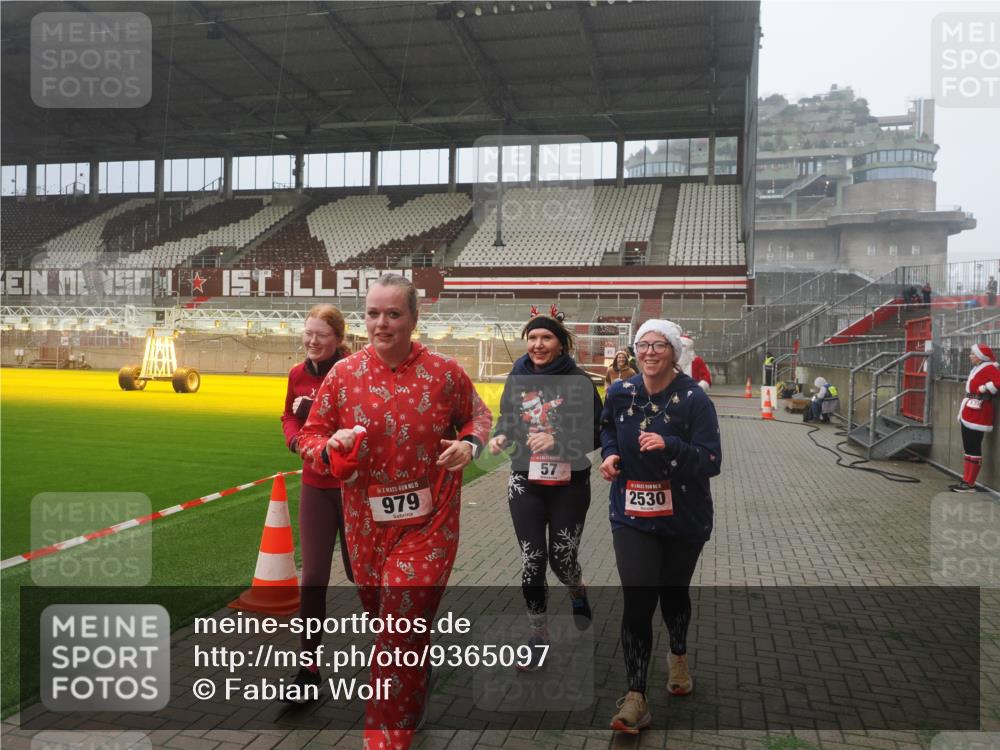 07.12.2025 - St. Pauli X-Mass-Run No. 15 Fabian Wolf http://msf.ph/oto/9365097 07.12.2025 10:11:00 Ziel 57, 979, 983, 1148, 1149, 1150, 1426, 1929, 1935, 2530 meine-sportfotos.de