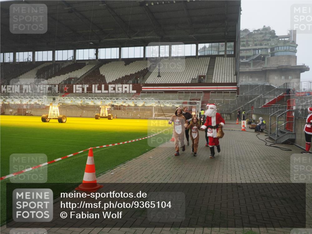 07.12.2025 - St. Pauli X-Mass-Run No. 15 Fabian Wolf http://msf.ph/oto/9365104 07.12.2025 10:11:02 Ziel 57, 979, 983, 1148, 1149, 1150, 1426, 1929, 1935, 2530 meine-sportfotos.de