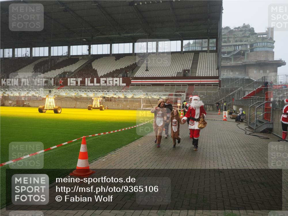 07.12.2025 - St. Pauli X-Mass-Run No. 15 Fabian Wolf http://msf.ph/oto/9365106 07.12.2025 10:11:02 Ziel 57, 979, 983, 1148, 1149, 1150, 1426, 1929, 1935, 2530 meine-sportfotos.de